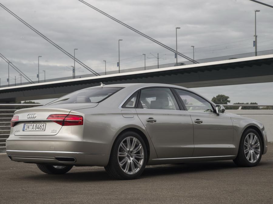  Audi A8L W12 Quattro (D4) 2013 года  (WW) (фото 10 из 24)
